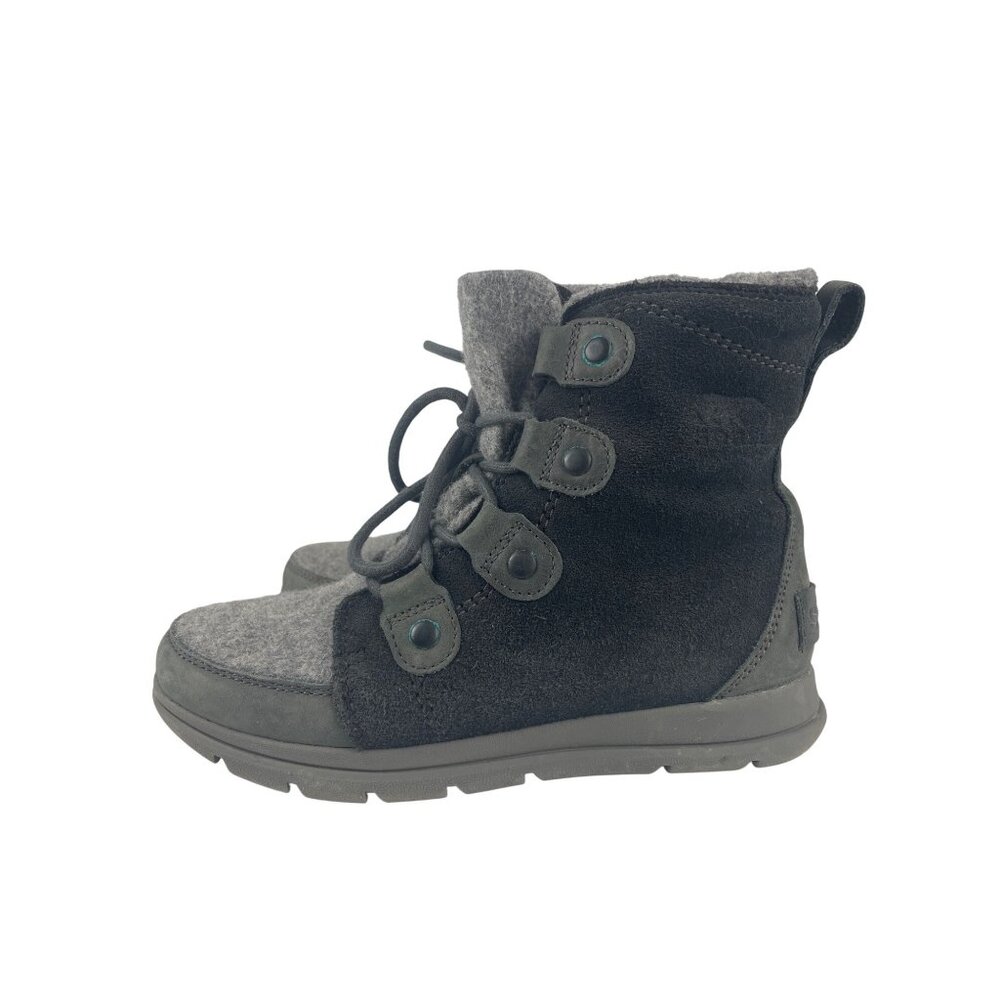 Sorel Women's 7.5 Explorer Lace Up short Black Neutral Winter Boots Gorpcore